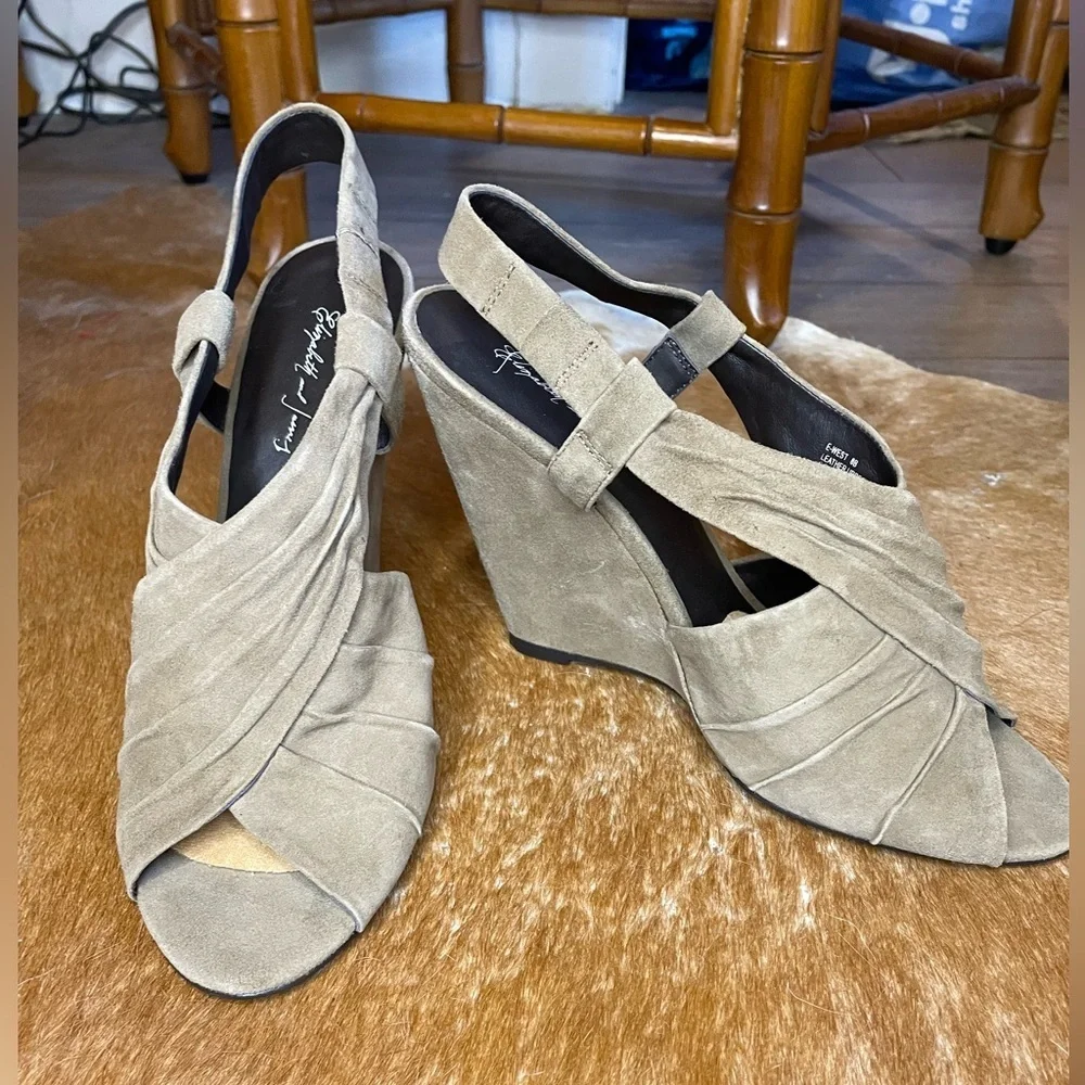 Elizabeth and James Olive Green Suede Slingback Heels. Size 8